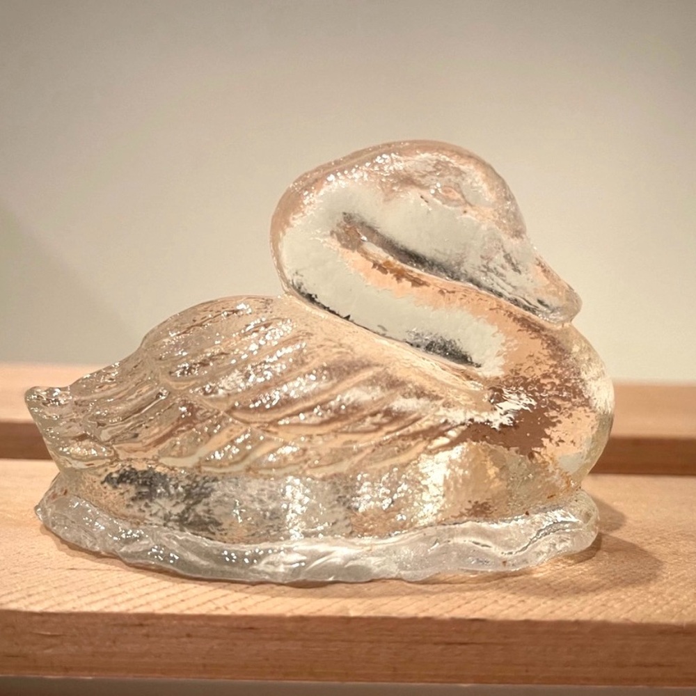 ☀️2/$20 Alley Agate Miniature Swan Figurine Textured Pressed Glass | 1930 | EUC